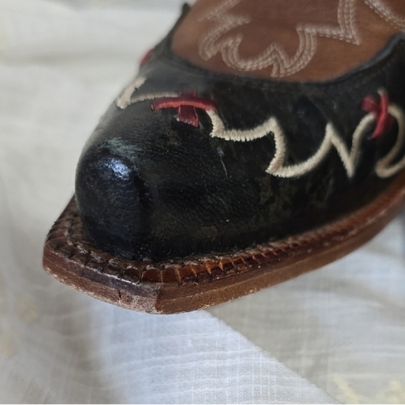 Tony Lama Cowboy Boots - Picture 5 of 9